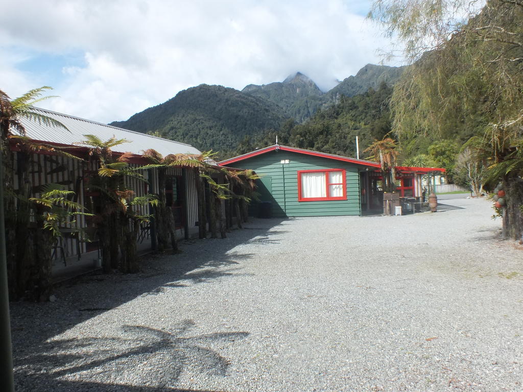Glow Worm Accommodation Franz Josef Luaran gambar