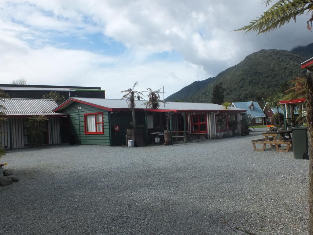 Glow Worm Accommodation Franz Josef Luaran gambar